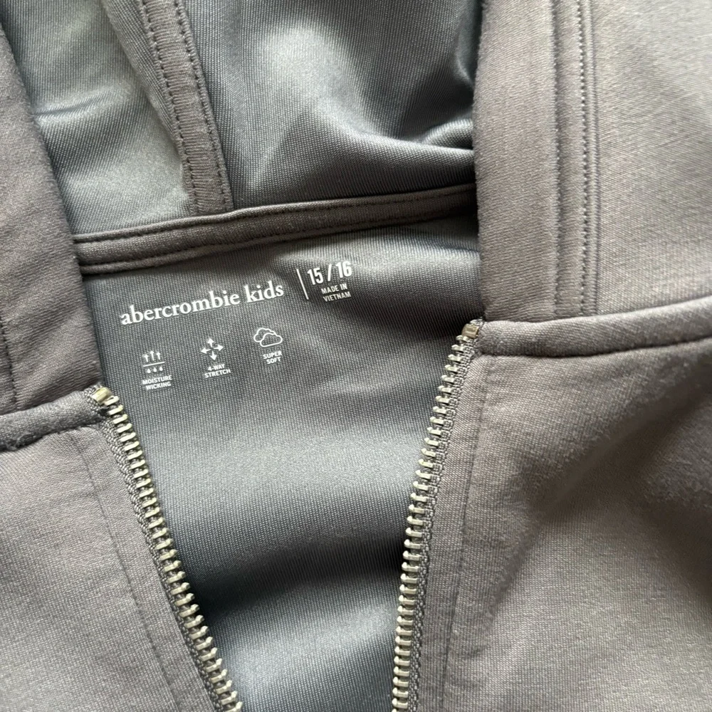 Abercrombie girls quarter zip sweater in gray size 15/16